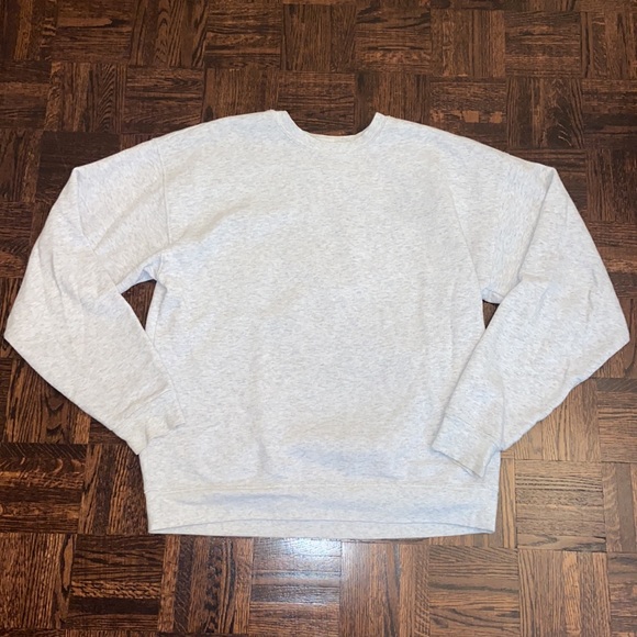 Soft and cozy light grey crew neck NEW - Picture 1 of 2